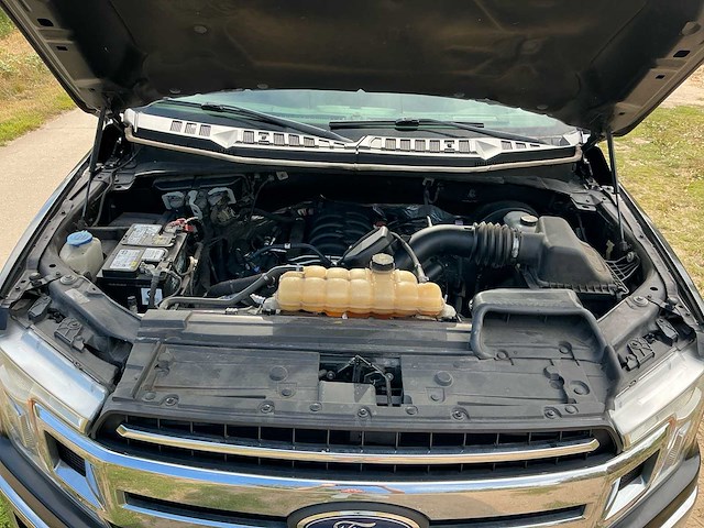 2015 ford f150 xlt personenauto - afbeelding 24 van  32