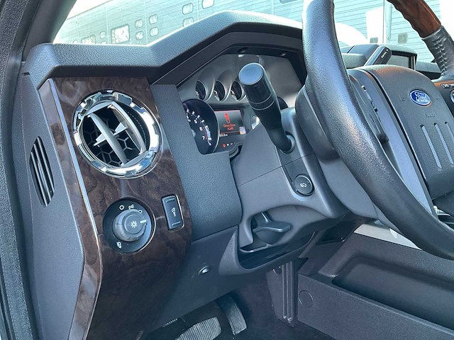 2015 ford f250 super duty platinum v8 6.2l lariat v-77-hrz - afbeelding 22 van  43