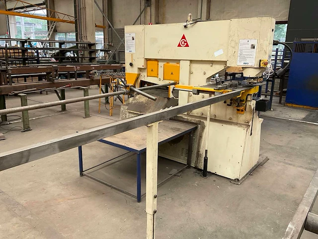 2015 geka hydracop 110sd pons- en knipmachine - afbeelding 19 van  24
