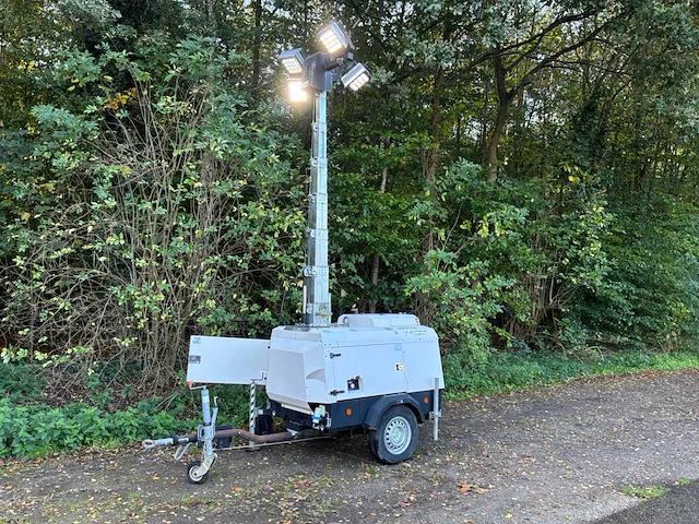 2015 generac battery led-1 mobiele lichtmast - afbeelding 1 van  13