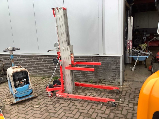 2015 genie slc18 kanaallift - afbeelding 1 van  4