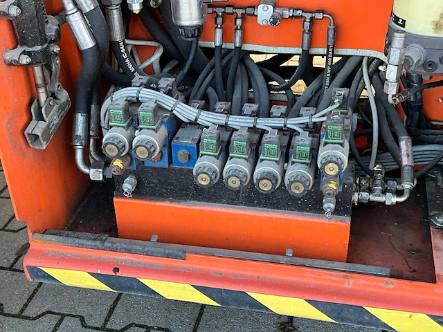 2015 holland lift b195dl25g hoogwerker - afbeelding 18 van  38