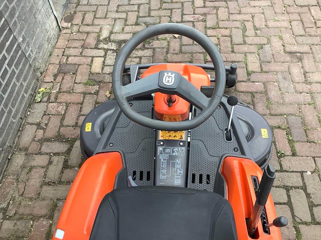 2015 husqvarna 318 awd zitmaaier - afbeelding 2 van  2