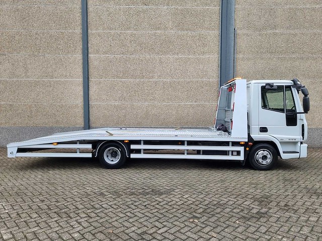 2015 iveco eurocargo 80 e6 80e19 oprijwagen / vrachtwagen - afbeelding 27 van  32