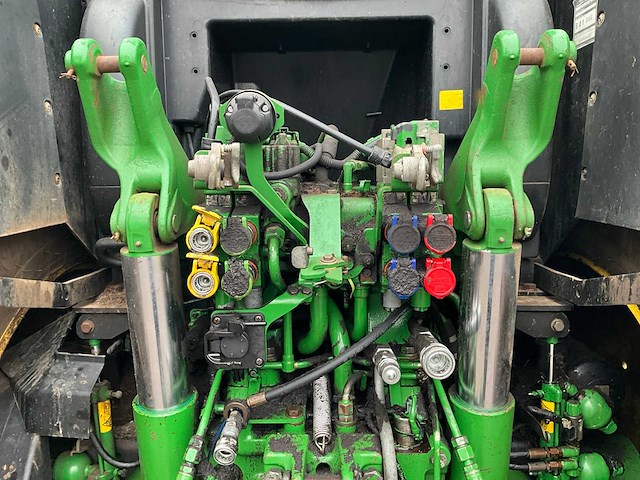 2015 john deere 6210r vierwielaangedreven landbouwtractor - afbeelding 9 van  26