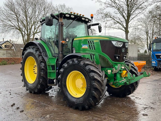 2015 john deere 6210r vierwielaangedreven landbouwtractor - afbeelding 1 van  26
