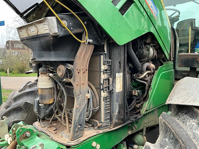 2015 john deere 6210r vierwielaangedreven landbouwtractor - afbeelding 18 van  26