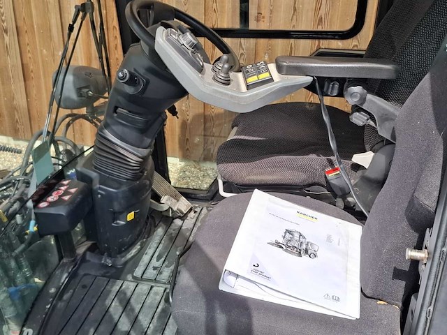 2015 kärcher mc130 straatveegmachine - afbeelding 13 van  27