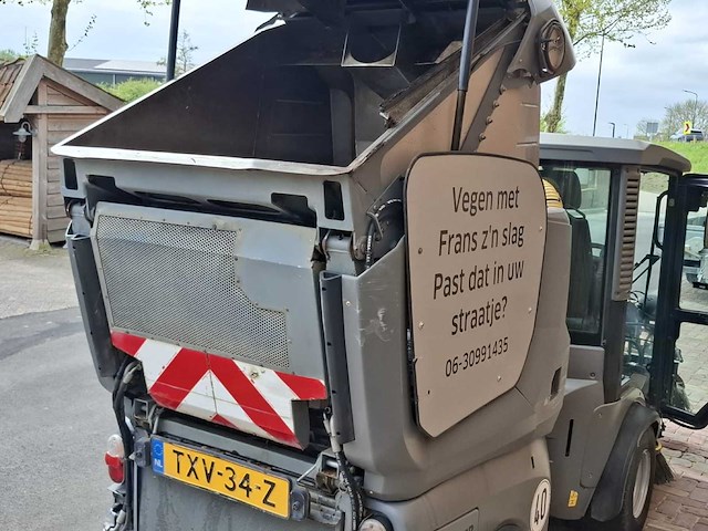 2015 kärcher mc130 straatveegmachine - afbeelding 11 van  16