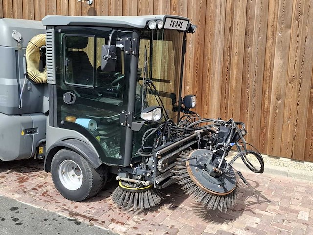 2015 kärcher mc130 straatveegmachine - afbeelding 3 van  16
