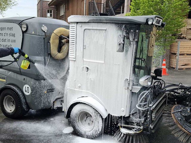 2015 kärcher mc130 straatveegmachine - afbeelding 6 van  16