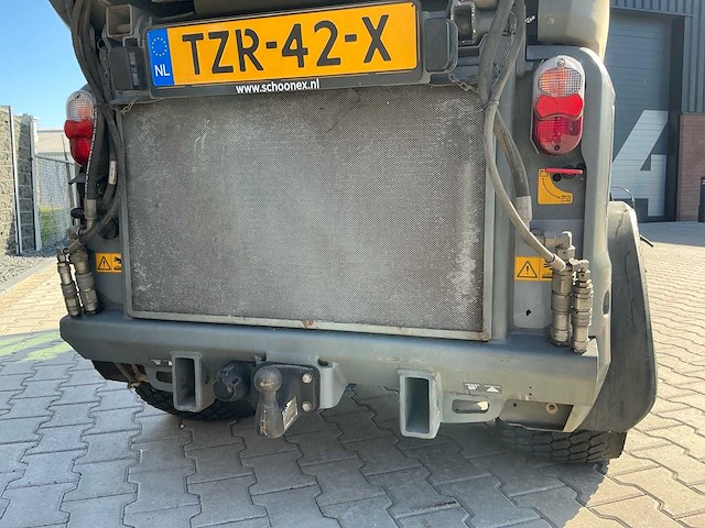 2015 karcher mc130 zelfrijdende veegmachine - afbeelding 15 van  28