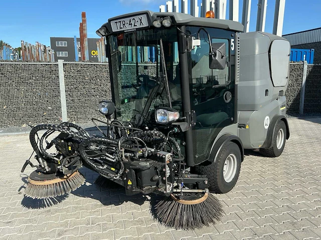 2015 karcher mc130 zelfrijdende veegmachine - afbeelding 1 van  28