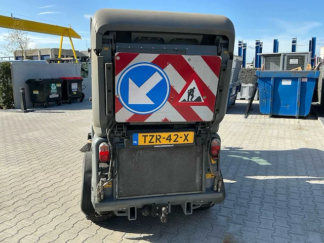2015 karcher mc130 zelfrijdende veegmachine - afbeelding 6 van  28