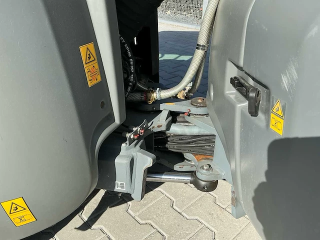 2015 karcher mc130 zelfrijdende veegmachine - afbeelding 8 van  28
