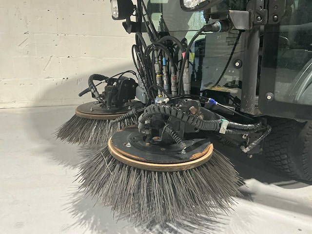 2015 karcher mc130 zelfrijdende veegmachine - afbeelding 7 van  38