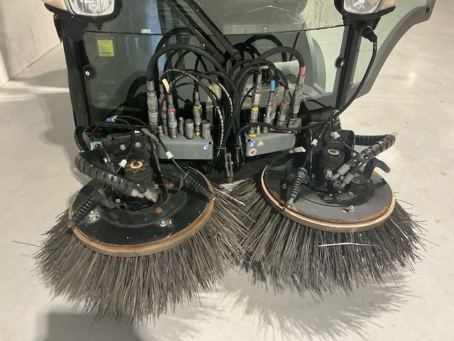 2015 karcher mc130 zelfrijdende veegmachine - afbeelding 3 van  19