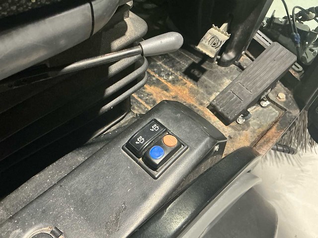 2015 karcher mc130 zelfrijdende veegmachine - afbeelding 10 van  19