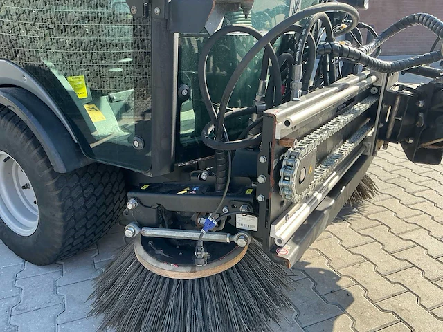 2015 karcher mc130 zelfrijdende veegmachine - afbeelding 4 van  28