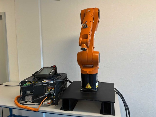 2015 kuka industriële robot - afbeelding 10 van  14