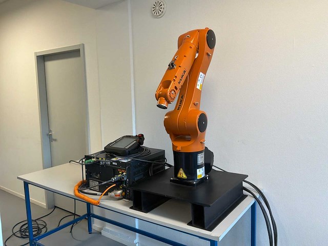 2015 kuka industriële robot - afbeelding 1 van  14