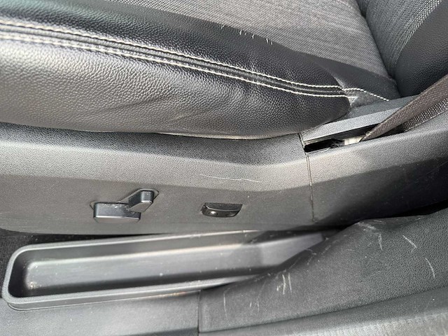 2015 lancia voyager grijs kenteken personenauto - afbeelding 1 van  7