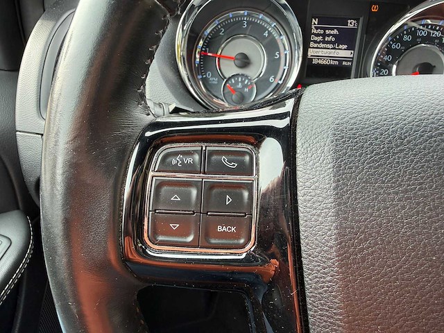 2015 lancia voyager grijs kenteken personenauto - afbeelding 2 van  7