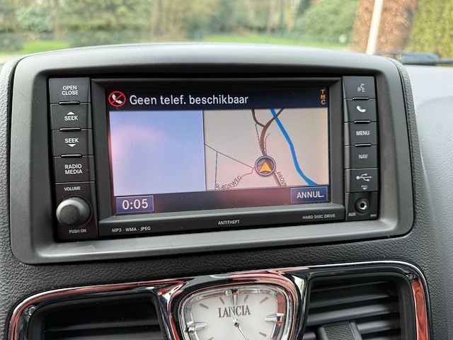 2015 lancia voyager grijs kenteken personenauto - afbeelding 11 van  23