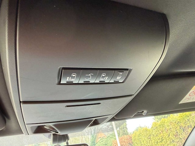 2015 lancia voyager grijs kenteken personenauto - afbeelding 13 van  23