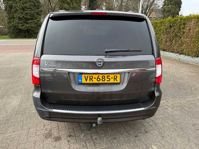 2015 lancia voyager grijs kenteken personenauto - afbeelding 19 van  23
