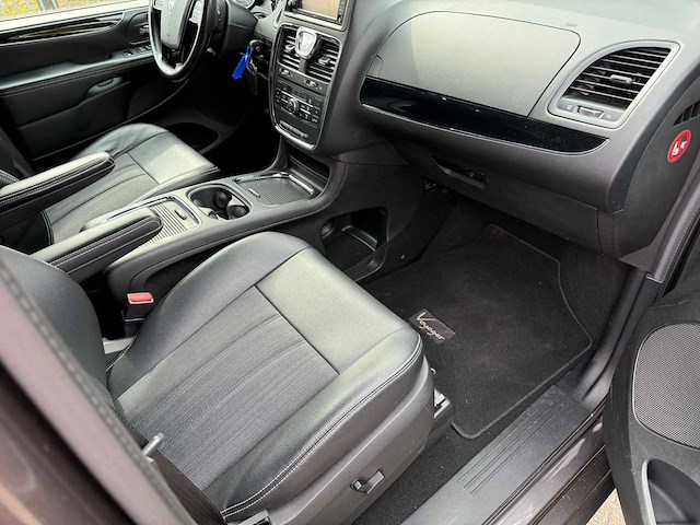 2015 lancia voyager grijs kenteken personenauto - afbeelding 22 van  23