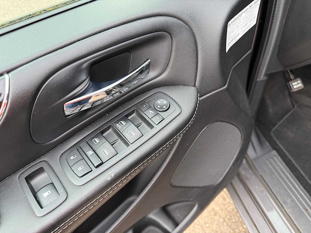2015 lancia voyager grijs kenteken personenauto - afbeelding 2 van  21