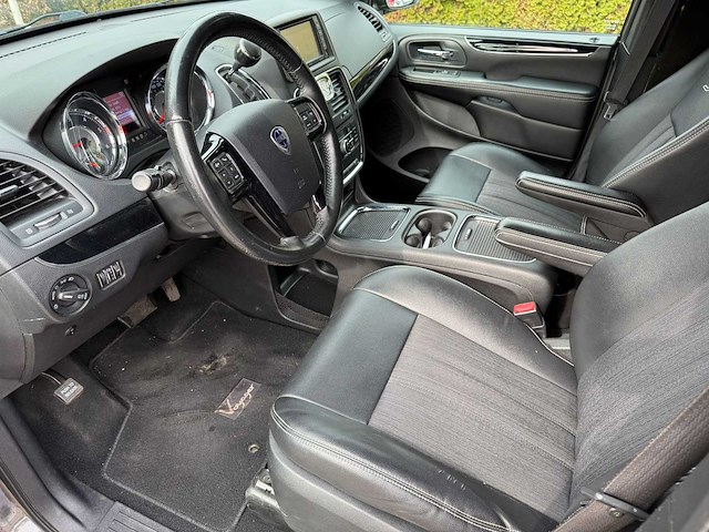 2015 lancia voyager grijs kenteken personenauto - afbeelding 19 van  21