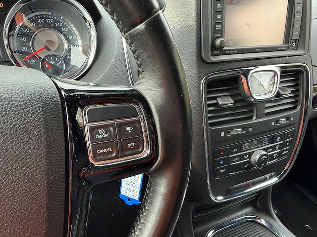 2015 lancia voyager grijs kenteken personenauto - afbeelding 1 van  4