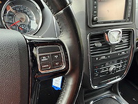2015 lancia voyager grijs kenteken personenauto - afbeelding 1 van  4