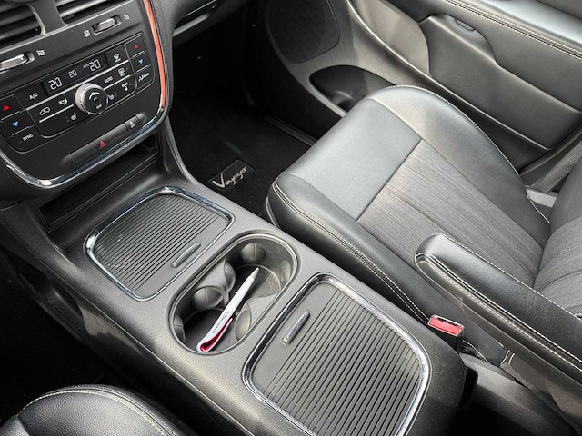 2015 lancia voyager grijs kenteken personenauto - afbeelding 5 van  17