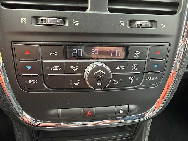 2015 lancia voyager grijs kenteken personenauto - afbeelding 11 van  17