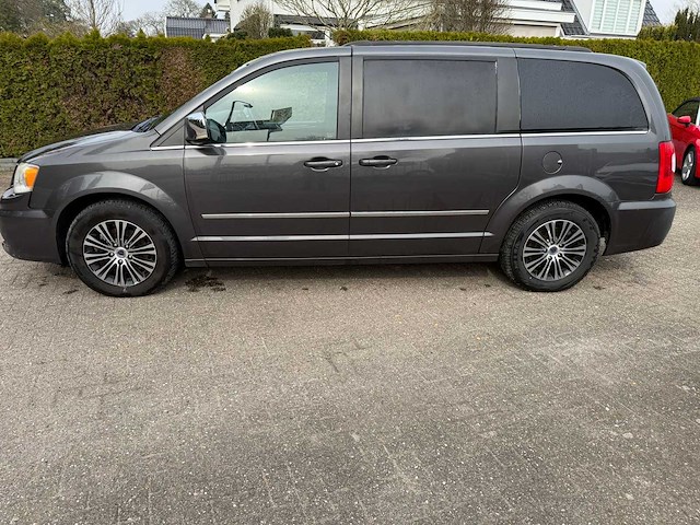 2015 lancia voyager grijs kenteken personenauto - afbeelding 13 van  17