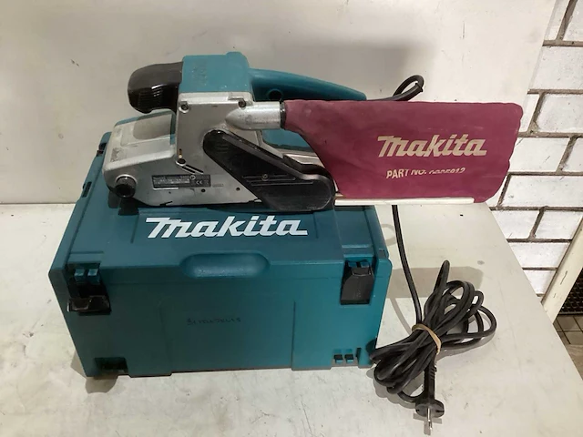 2015 makita 9404 bandschuurmachine - afbeelding 1 van  3