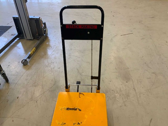 2015 manutan fb200-e mobiele heftafel - afbeelding 2 van  3