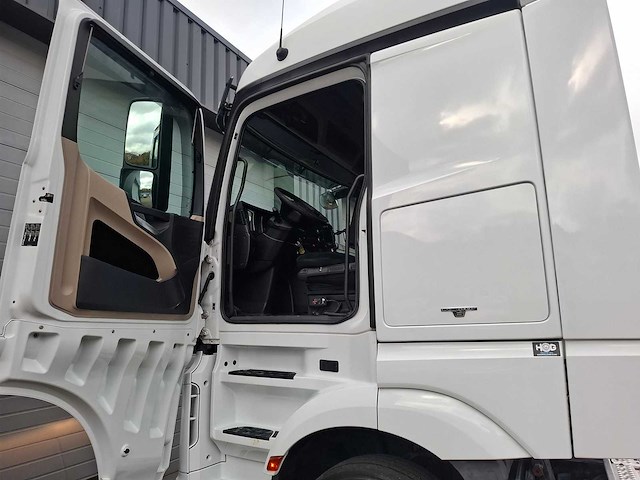 2015 mercedes-benz actros 1842 vrachtwagen - afbeelding 25 van  27