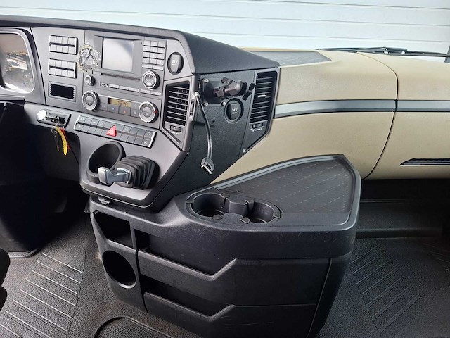 2015 mercedes-benz actros 1842 vrachtwagen - afbeelding 2 van  27