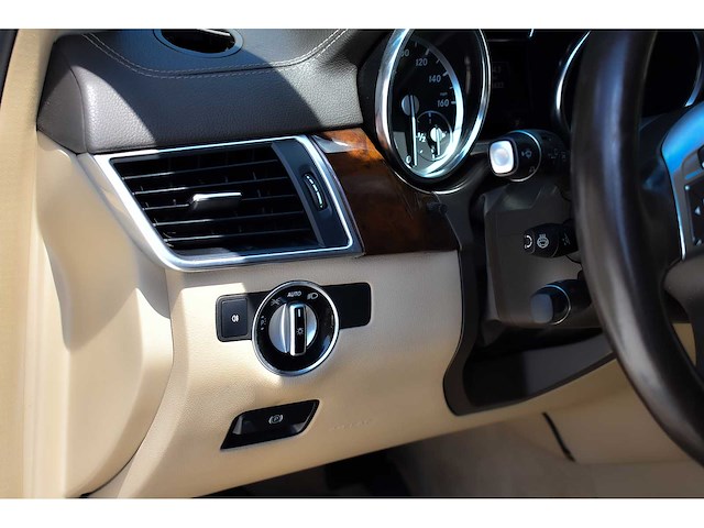 2015 mercedes-benz gl550 4matic suv 4,7l v8 (7 seat) btw auto - afbeelding 12 van  16