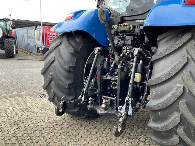 2015 new holland t7.235 vierwielaangedreven landbouwtractor - afbeelding 2 van  28