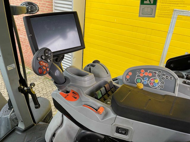 2015 new holland t7.235 vierwielaangedreven landbouwtractor - afbeelding 16 van  28