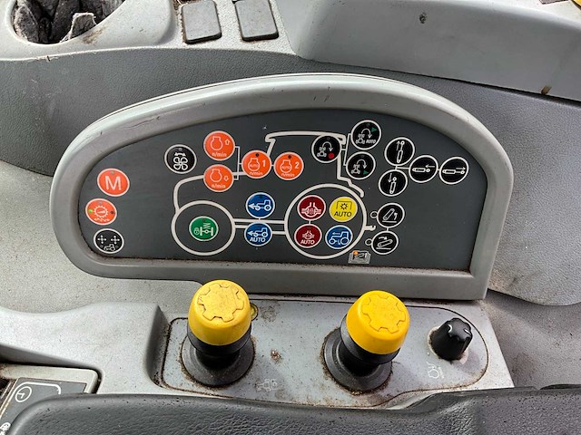 2015 new holland t7.270 blue power vierwielaangedreven landbouwtractor - afbeelding 4 van  33