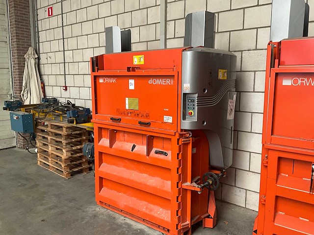 2015 orwak compactor 3420 verticale balenpers / afvalpers - afbeelding 1 van  10