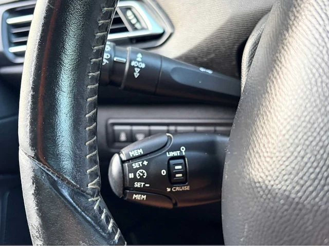 2015 peugeot 308 sw 1.2 pano - personenauto - afbeelding 8 van  17