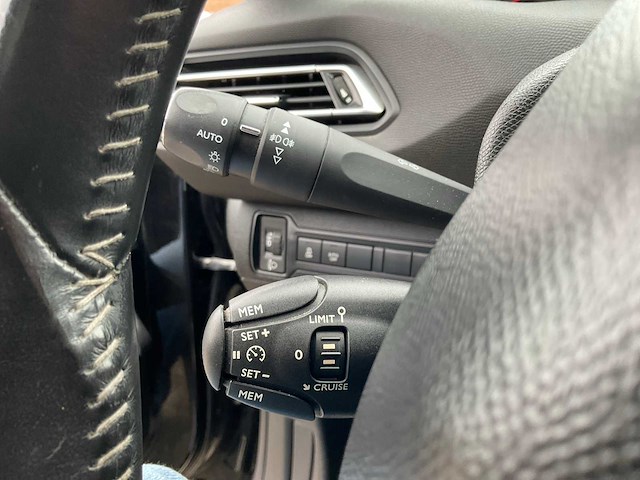 2015 peugeot 308 sw 1.6 bluehdi blue lease execitive pack personenauto - afbeelding 7 van  13