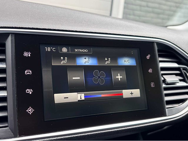 2015 peugeot 308 sw airco - navi 1.2 blue lease personenauto - afbeelding 11 van  15